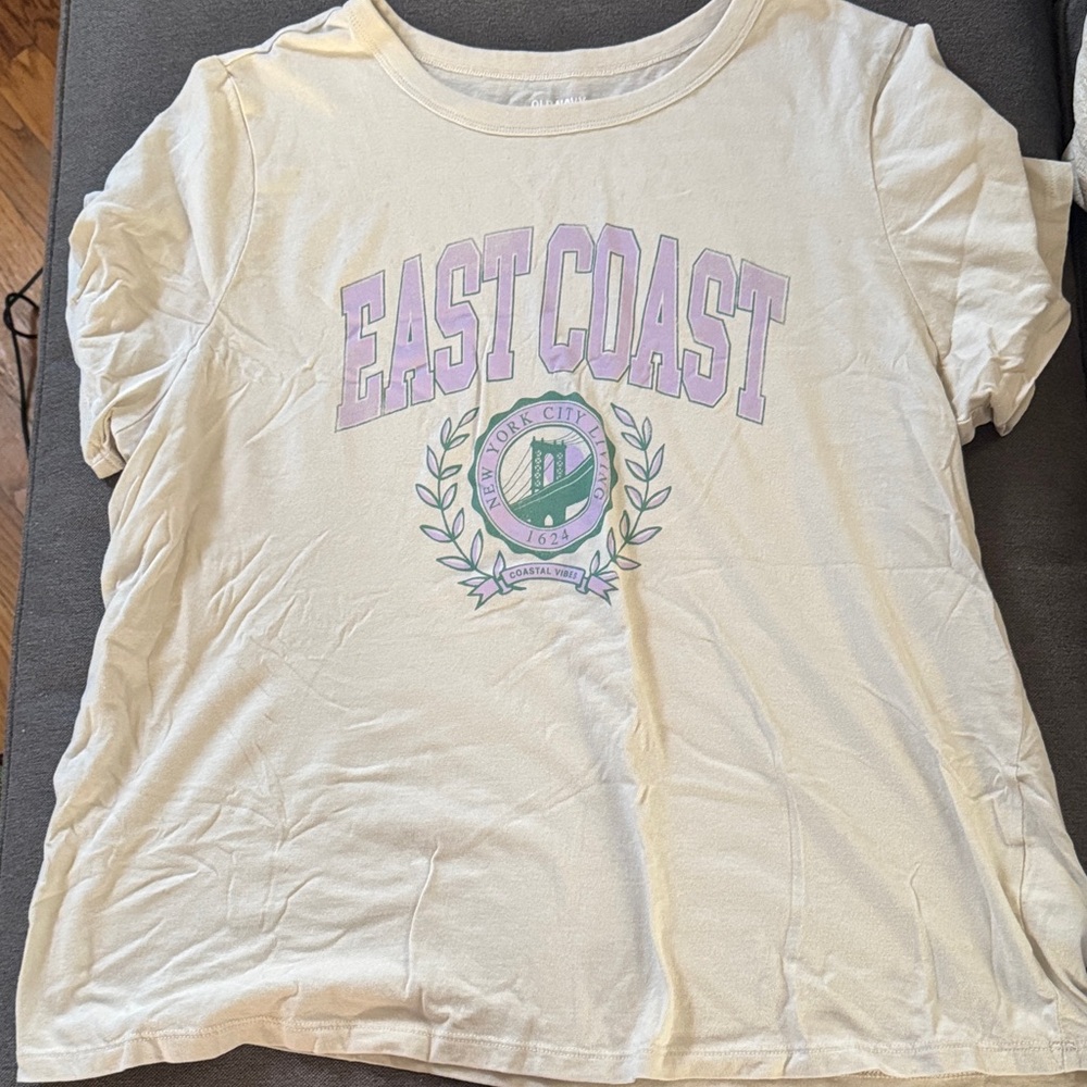 Old Navy Cream Graphic Tee - Short Sleeve